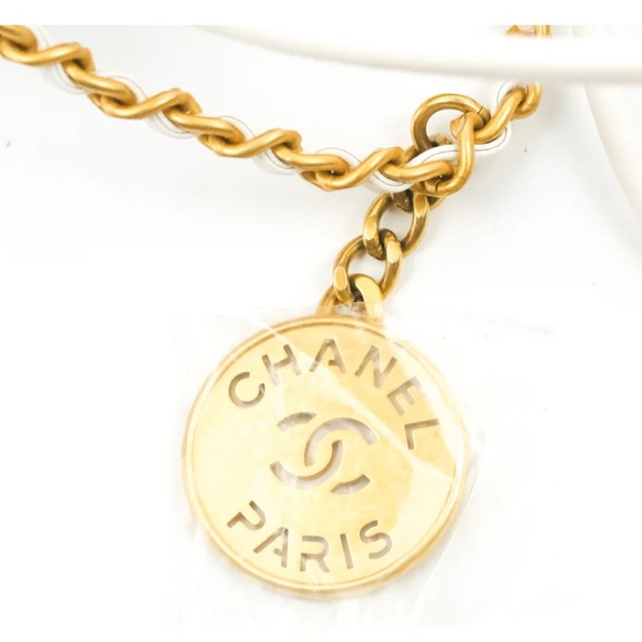 Chanel Cream 22 Mini Bag with Gold Chain - Picture 11 of 14